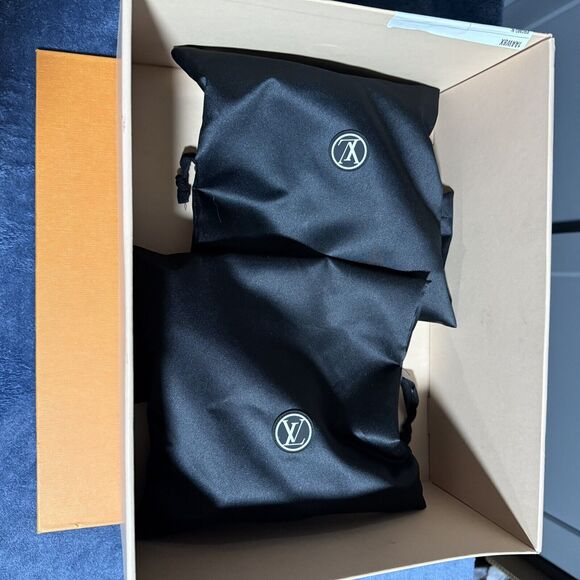 NIB Louis Vuitton Archlight Pump Monogram Stiletto Heel Pointed Toe 38 (US 8) - Picture 11 of 14